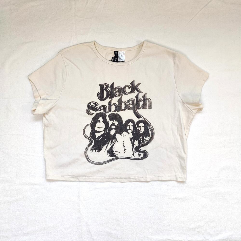 Retro H&M Divided Collection Black Sabbath Outdoor Grunge Festival Cropped Tee